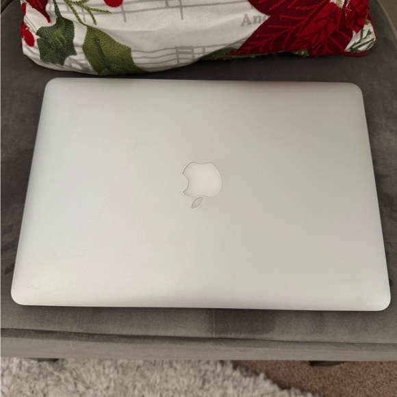 MacBook Air 13-inch - Picture 5 of 9